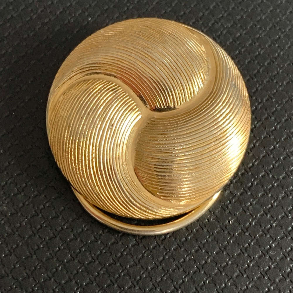 Vintage Signed Jeri-Lou Gold-Tone Scarf Clip